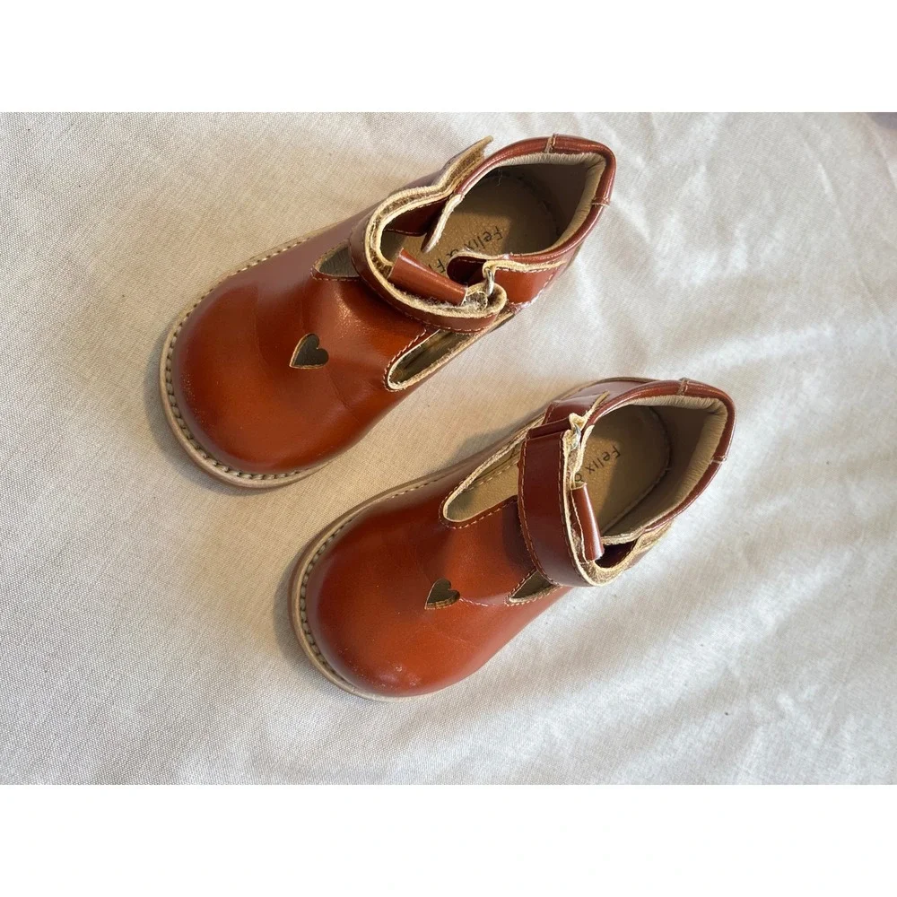 Felix & Flora Kids Brown Heart Cutout‎ T-Strap Mary Jane Shoes Baby Size 5.5